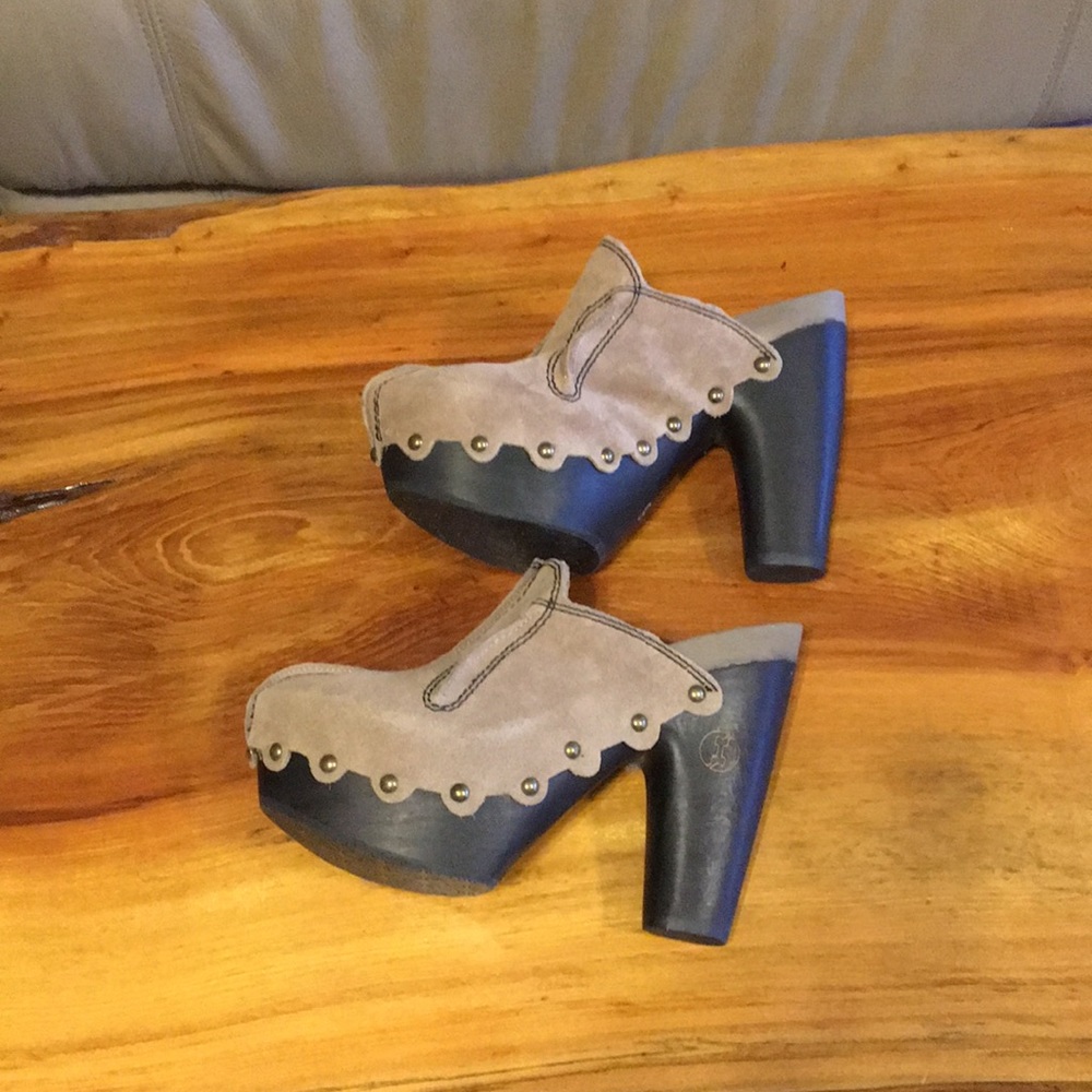 Flogg clogs! Size 6! Excellent condition!